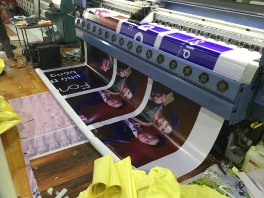 máy in biển treo đường tại Quảng Cáo Viên